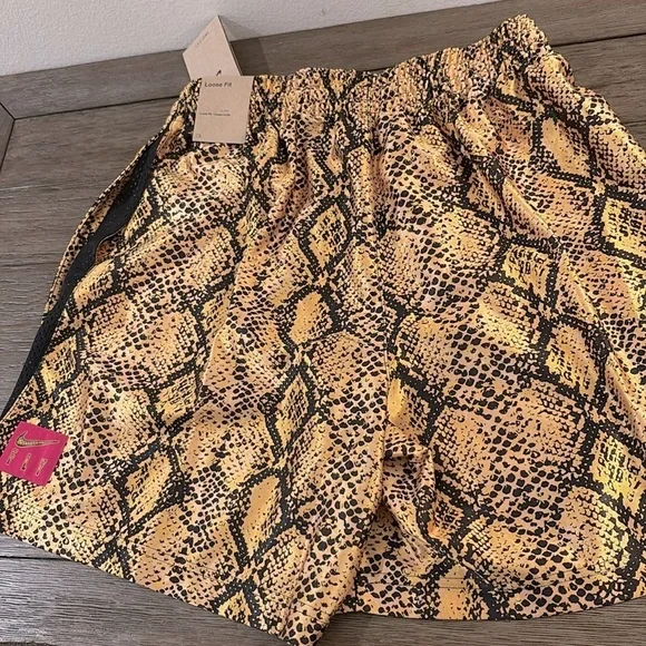 NWT [Nike] Loose Fit Rebel Fly Snakeskin Gold/Black Basketball Shorts Women’s S - Picture 5 of 14